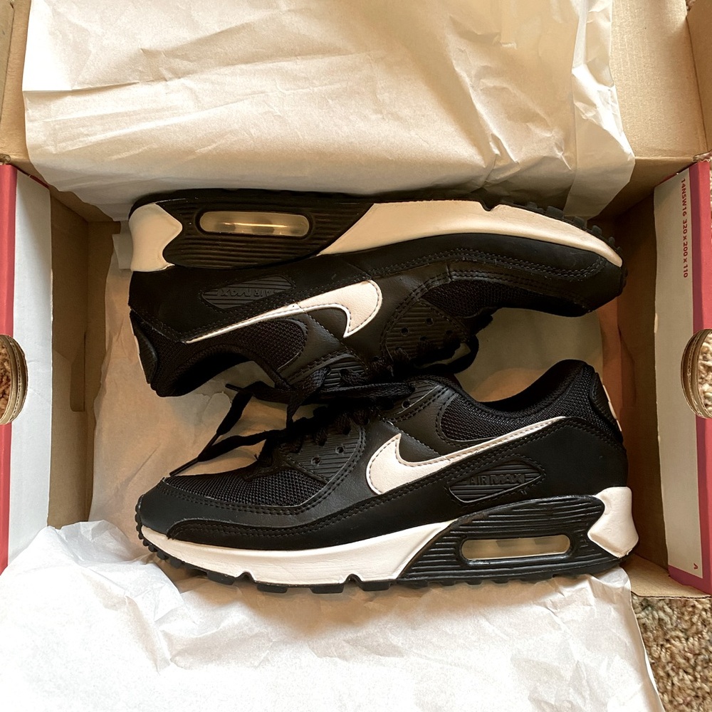 Nike Air Max 90 - Women’s size 8